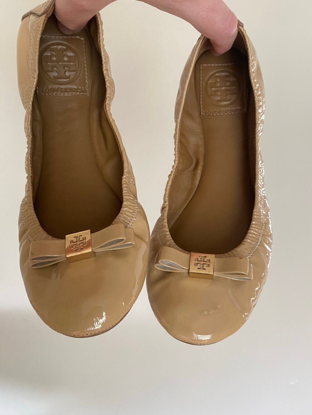 Tory Burch Eddie bow patent flats 6.5 (May fit 6) tan